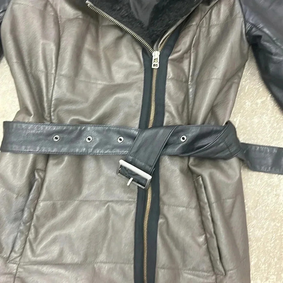 Danier genuine leather coat - Picture 3 of 9